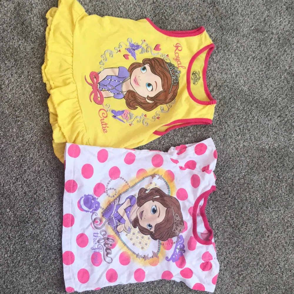 2 Sofia de first t-shirts, super cute